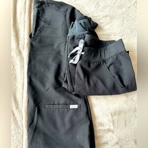 FIGS Black XS/XSP scrub set